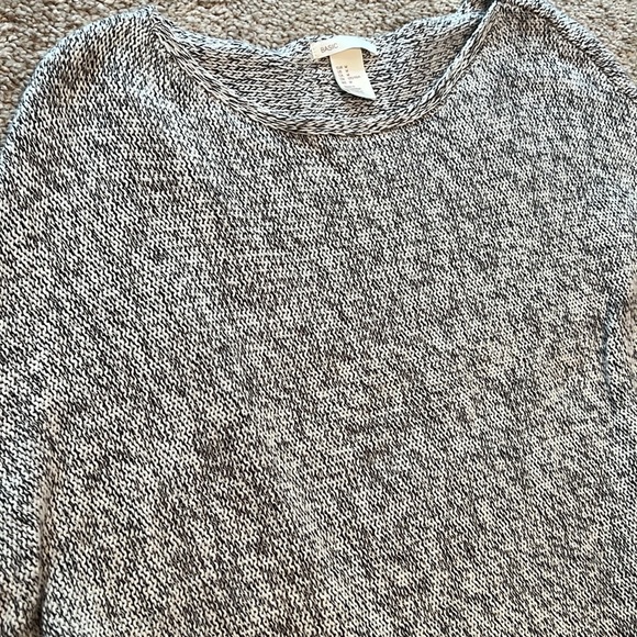Black and white 3/4 sleeve sweater from H&M - Picture 2 of 3